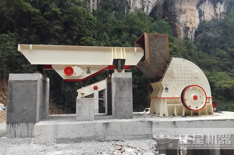 錘式破碎機(jī)現(xiàn)場 錘式破碎機(jī)現(xiàn)場