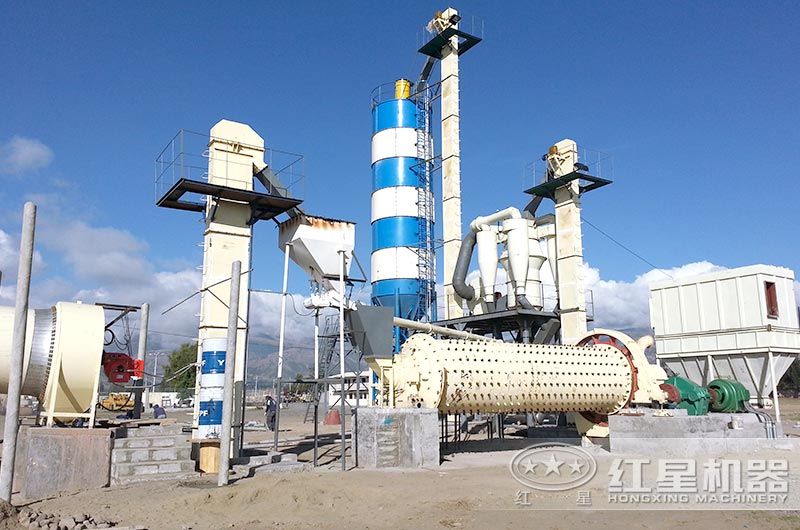 鐵礦球磨機生產現(xiàn)場圖 鐵礦球磨機生產現(xiàn)場圖