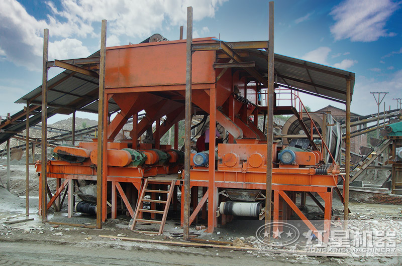 對輥式破碎機生產(chǎn)現(xiàn)場 對輥式破碎機生產(chǎn)現(xiàn)場