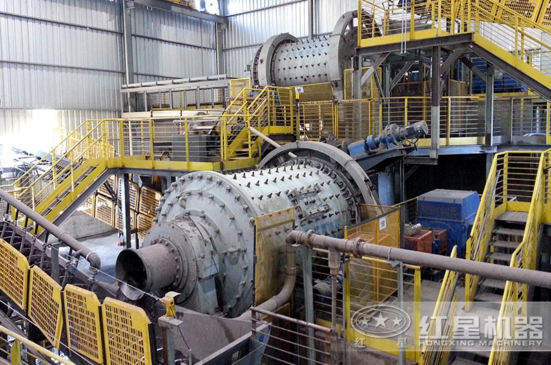 節(jié)能球磨機(jī)生產(chǎn)現(xiàn)場圖