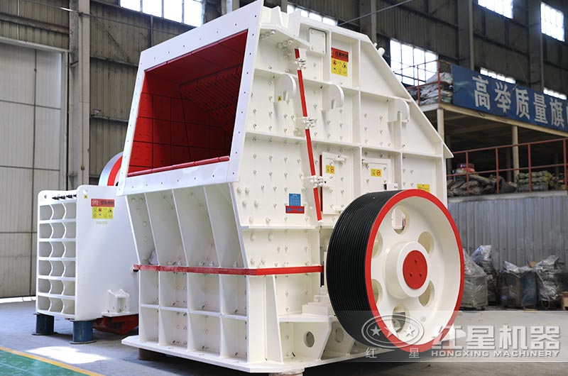 時產(chǎn)300噸碎石機：反擊式破碎機，軟料中細碎