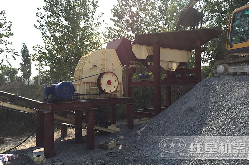 錘式破碎機(jī)生產(chǎn)現(xiàn)場(chǎng) 錘式破碎機(jī)生產(chǎn)現(xiàn)場(chǎng)