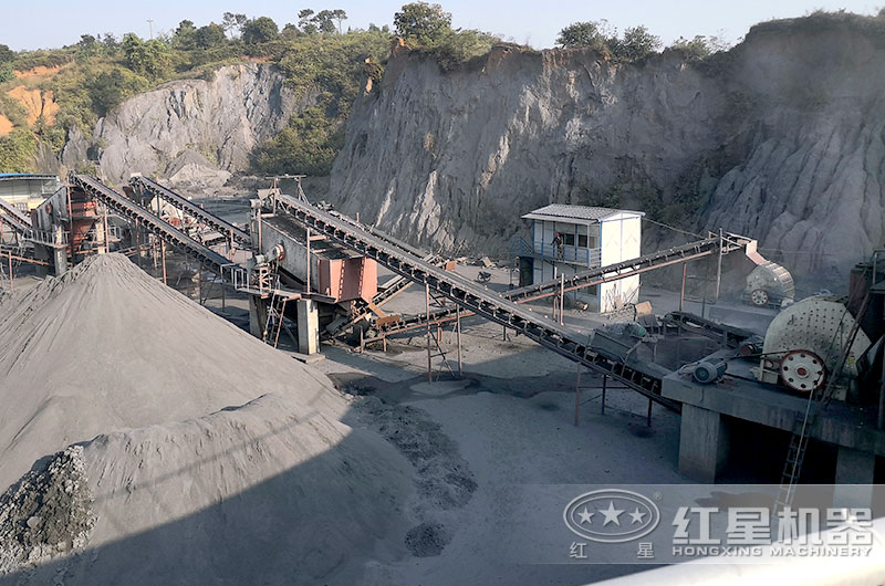 大型破碎機設備生產(chǎn)現(xiàn)場 大型破碎機設備生產(chǎn)現(xiàn)場