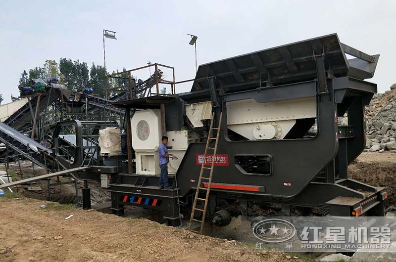 移動破碎機生產(chǎn)現(xiàn)場 移動破碎機生產(chǎn)現(xiàn)場