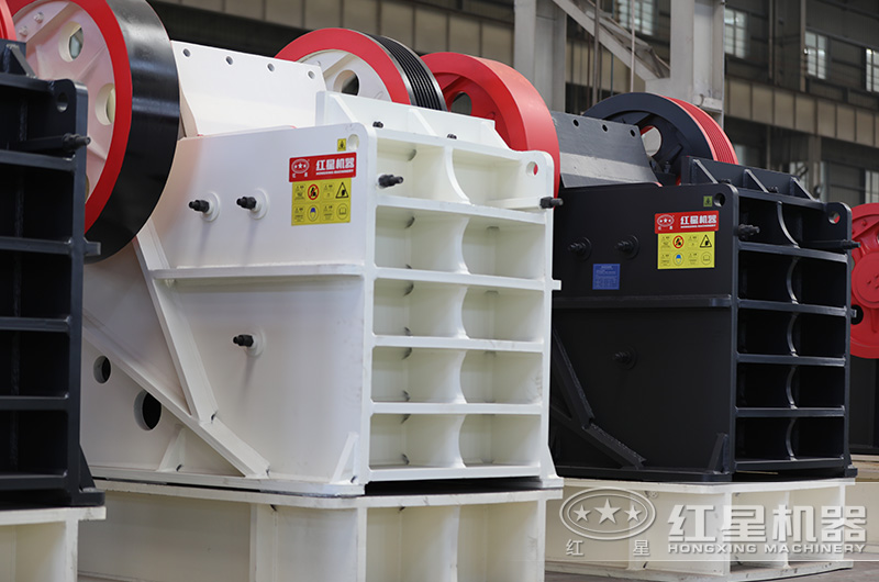 花崗巖顎式破碎機(jī)車間 花崗巖顎式破碎機(jī)車間