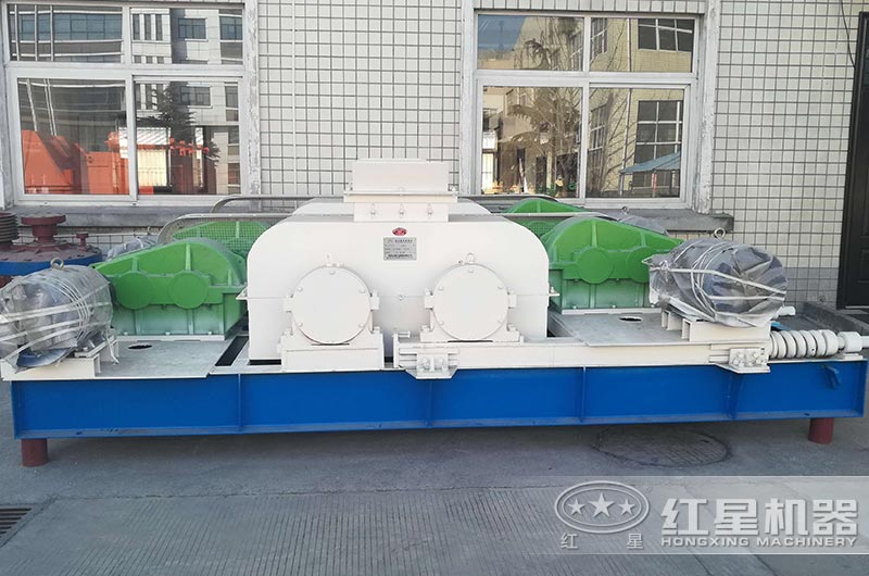 小型對輥式制砂機(jī)圖片 小型對輥式制砂機(jī)圖片