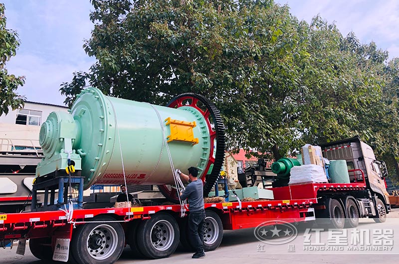 20噸球磨機裝車準(zhǔn)備發(fā)貨 20噸球磨機裝車準(zhǔn)備發(fā)貨